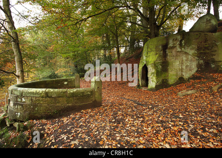 Die Eremitage Torheit geschnitzt aus Festgestein im Mai Beck, Sneaton Wald, North Yorkshire 1790 Stockfoto
