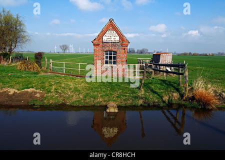 Historische Pumpstation für die Trockenlegung der Sümpfe in Honigfleth, Wilstermarsch, Unterelbe, Elbe Sümpfe, Kreis Steinburg Stockfoto