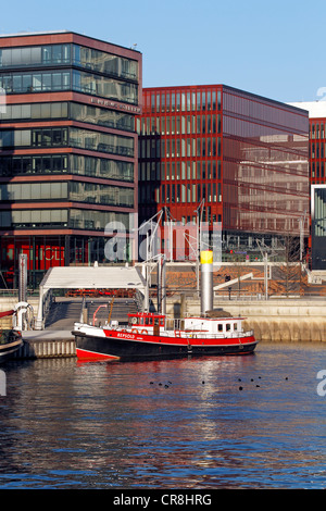 Moderne Bürogebäude und Woelbern Bank, historisches Schiff, Magellan-Terrassen Terrassen und traditionellen Schiff Hafen, Sandtorkai Stockfoto