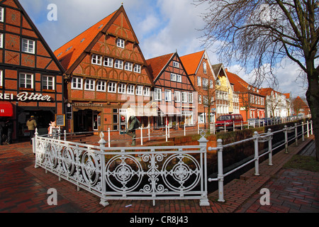 Historisches Fachwerk-Häuser am Westfleth-Kanal in der alten Stadt Buxtehude, Altes Land-Bereich, Niedersachsen Stockfoto