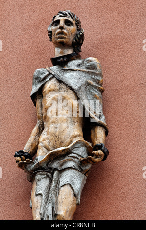 Allegorie der Freiheit, Keramik-Skulptur am Karl-Marx-Hof-Innenhof, Wiens berühmteste städtische Mietshaus Komplex aus der Stockfoto