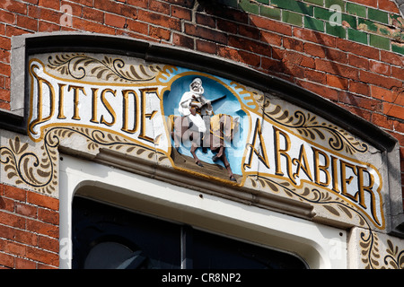 Hauszeichen mit Reiten, Beduinen, Arabisch, Azijnfabriek, ehemaligen Essigfabrik im Art Nouveau Stil, Pijpstraat, Middelburg Stockfoto