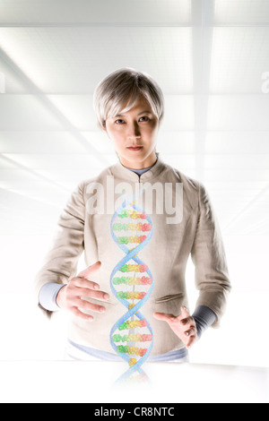 Wissenschaftlerin mit holographischen Genom Stockfoto