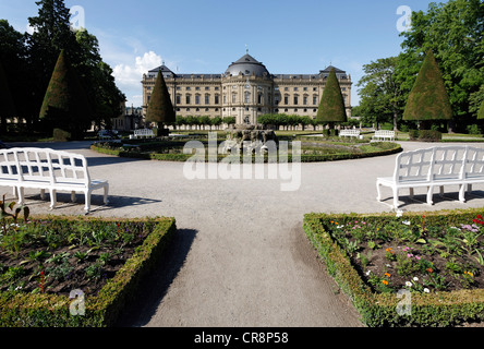 Würzburger Residenz, Südseite mit Hof Brunnen, untere Franken, Bayern, Deutschland, Europa Stockfoto