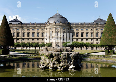 Würzburger Residenz, Südseite mit Hof Brunnen, untere Franken, Bayern, Deutschland, Europa Stockfoto