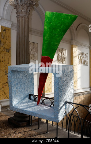 Treppe im Stil des Historismus und moderne Kunstwerke, Ausstellung von Schülerarbeiten, Akademie der Künste der Kunstakademie Duesseldorf Stockfoto