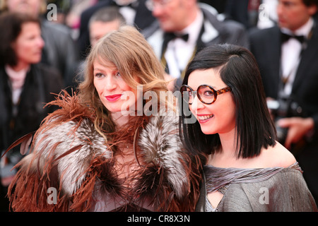 Sänger Sylvie Hoarau und Aurelie Saada aus dem französischen folk musikalische Duo Brigitte Ankunft bei den Filmfestspielen von Cannes Stockfoto