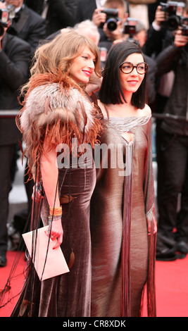 Sänger Sylvie Hoarau und Aurelie Saada aus dem französischen folk musikalische Duo Brigitte Ankunft am Cannes Film Festival 2012 Stockfoto