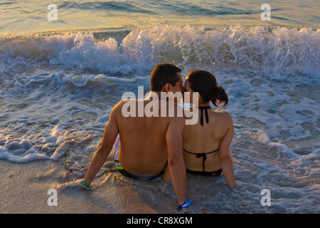 Ein paar am Strand, Varadero, Kuba Stockfoto