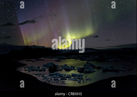 Polarlichter (Aurora Borealis), über Joekulsarlon Gletschersee und Vatnajoekull Gletscher, Joekulsarlon Gletscherlagune Stockfoto