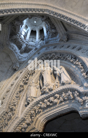 Geburtsfassade, La Sagrada Familia, Temple Expiatori De La Sagrada Familia, Basilika und Expiatory Kirche der Heiligen Familie Stockfoto