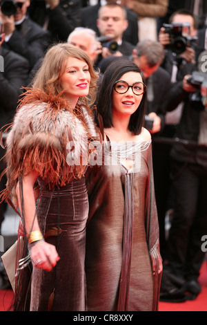 Sänger Sylvie Hoarau und Aurelie Saada aus dem französischen folk musikalische Duo Brigitte Ankunft am Cannes Film Festival 2012 Stockfoto