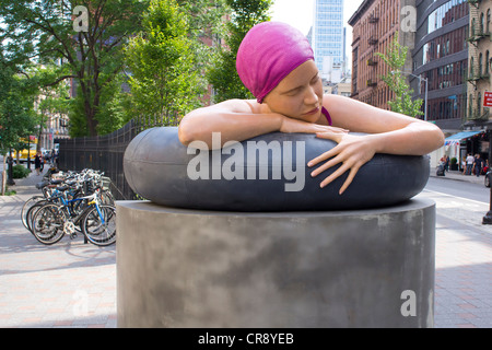 Das Überleben von Serena, eine öffentliche Skulptur von Carole A. Feuerman in Soho, New York City. Mit freundlicher Genehmigung von Jim Kempner Fine Art Stockfoto