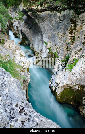 Enge Schlucht des Flusses Soca im Soca-Tal, Slowenien, Europa Stockfoto