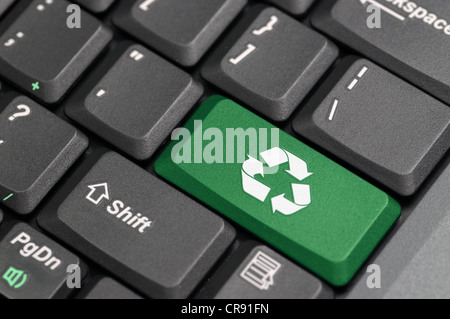 Zeichen auf einem Laptop zu recyceln Stockfoto