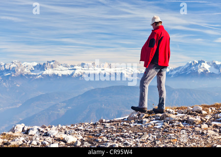 Blick vom Gantkofel Berg in Richtung Rosengarten Gruppe, Mendel Ridge, Alto Adige, Italien, Europa Stockfoto