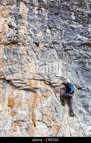 Besteigung des Piz Boe Berg auf der Piazzetta Klettern Route, Dolomiten, Alto Adige, Italien, Europa Stockfoto