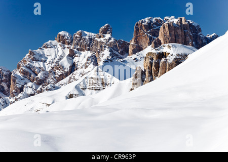 Ansicht von drei Zinnen Hütte in Richtung Tofana Berg, Hochpustertal, Sexten, Dolomiten, Alto Adige, Italien, Europa Stockfoto