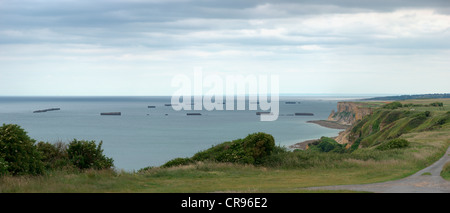 Arromanches-Les-Bains, d-Day, Gold Beach, Reste von den künstlichen Landung Hafen Mulberry Harbour, Normandie, Frankreich Stockfoto