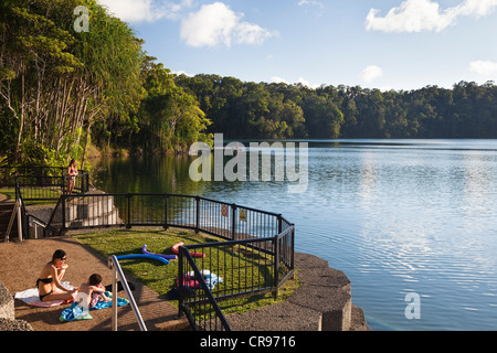 Lake Eacham, Crater Lakes National Park, Atherton Tablelands, Queensland, Australien Stockfoto