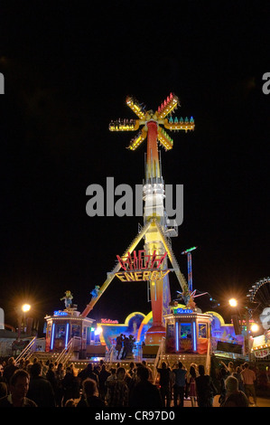 Oktoberfest, Wiesn, Fahrgeschäften, riesigen rotierenden Pendel bei Nacht, Munich, Bavaria, Germany, Europe Stockfoto