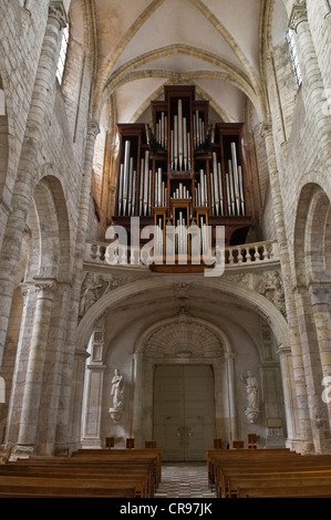 Kirchenschiff der Basilika von Saint-Benoit-Sur-Loire, Fleury Abtei, erbaut von 1020 im romanischen Stil, Saint-Benoît-Sur-Loire Stockfoto