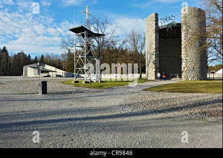 Sterblichen Qual der Christus-Kapelle mit einem Glockenturm und der Versöhnungskirche auf dem Lagergelände, KZ Dachau Stockfoto