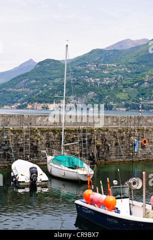 Bellagio, See überqueren, Hotels, Restaurants auf der Vorderseite zurück Straßen, Geschäfte, Blick auf den See, Gärten, Comer See, italienische Seen, Italien Stockfoto