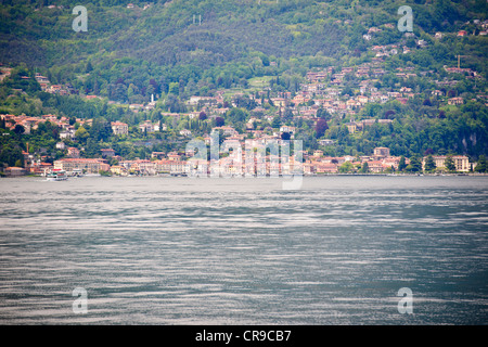 Stadt, bunt, bunt, Häuser, Fähren, Hotels, Restaurants, Luxus-Villen am See, Gärten, Menaggio, Comer See, italienische Seen, Italien Stockfoto