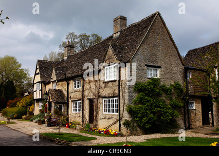 Historisches Hotel und Restaurant Old Swan und Münster Mühle in Münster Mühle Lovell, Oxfordshire, Vereinigtes Königreich, Europa. Stockfoto