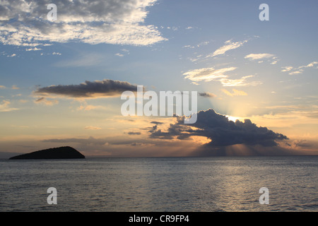 Sonnenuntergang vor Insel Isabela Galapagos Ecuador Stockfoto