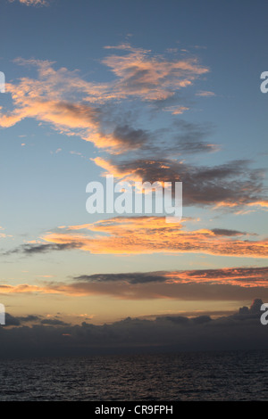 Sonnenuntergang vor Insel Isabela Galapagos Ecuador Stockfoto