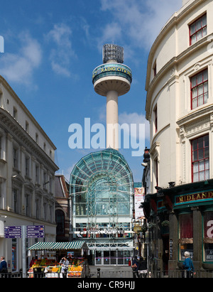 Radio City oder St Johns Leuchtfeuer mit Eingang Clayton Square Shopping Centre in Liverpool UK Stockfoto