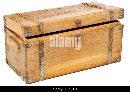 Vintage Holzkiste oder Toolbox mit Messing-Hardware isoliert auf weiss Stockfoto