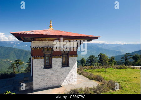 Website von 108 Chörten Baujahr 2005 zum Gedenken an einen Kampf gegen militante, Dochu La Pass (3140 m), Bhutan, Asien Stockfoto