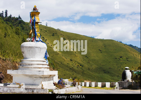 Stupa am Pele La Pass (3420m), schwarzen Berge, Bhutan Asien Stockfoto