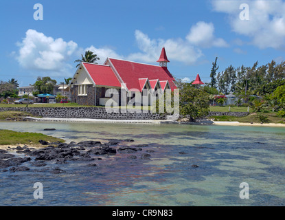 Notre Dame Auxiliatrice Kirche, überdachte auch bekannt als die Rote Kirche, am Cap Malheureux, Mauritius Stockfoto