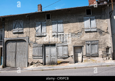 Verfallene French house Stockfoto