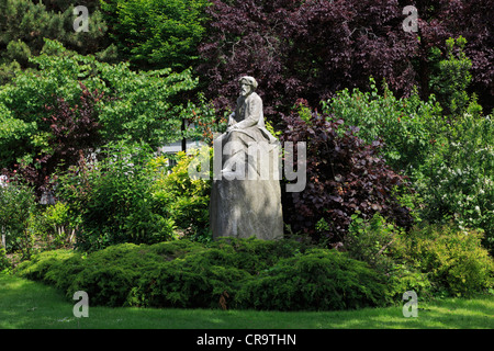 Statue von Alphonse Daudet in den Jardin des Ambassadeurs, Paris. Daudet war ein französischer Schriftsteller des 19. Jahrhunderts. Stockfoto