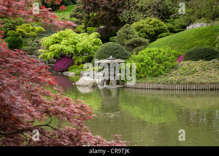 Japanische Berg-und-Teich Garten in Brooklyn Botanic Garden, NYC, USA Stockfoto