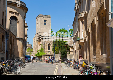 St Edmund Hall Fahrräder vor dem St Edmunds Hall College auf der Queens Lane Oxford City Oxfordshire England Großbritannien GB Europa Stockfoto