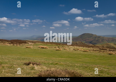 Caer Caradoc, The Lawley und in der Ferne das Wrekin, gesehen von der Long Mynd, Shropshire Stockfoto