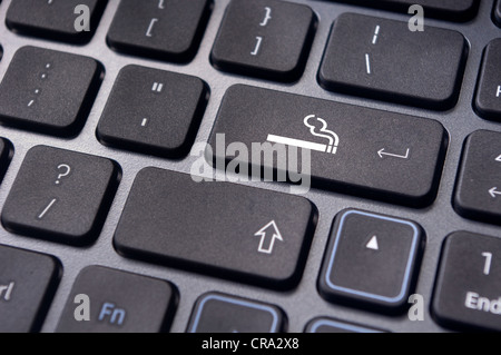 ein Rauchen Zeichen auf der Tastatur für das Rauchen Zone oder Lounges Konzepte. Stockfoto