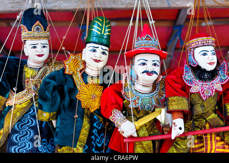 Puppen in einen Souvenir-Shop in der zerstörten Stadt Bagan, Myanmar, Birma, Südostasien, Asien Stockfoto