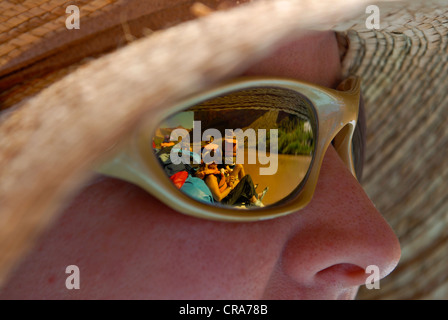 Touristen spiegelt sich in der Sonnenbrille einer Frau, Grand Canyon, Arizona, USA, Amerika Stockfoto