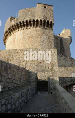 Minceta-Turm auf der Stadtmauer von Dubrovnik, Kroatien, Europa Stockfoto