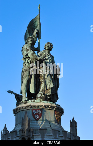 Statue von der Brügge Volkshelden Jan Breydel und Pieter de Coninck, auf dem Marktplatz Grote Markt Stockfoto