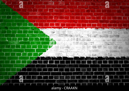 Ein Bild der Sudan Flagge gemalt auf eine Mauer in innerstädtischer Lage Stockfoto