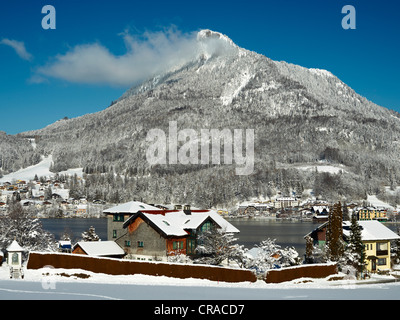 Bin mit Blick auf Lake Fuschlsee in Richtung Fuschl See, Salzkammergut, Österreich, Europa Stockfoto