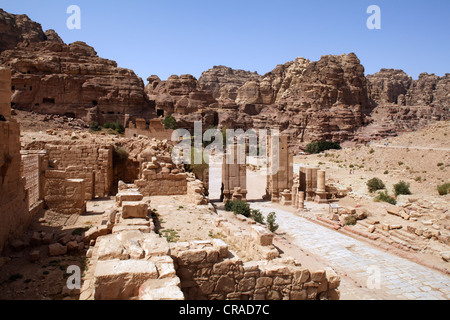 Säulenstraße, Themenos Tor, Petra, die Hauptstadt der Nabatäer, rock City, UNESCO-Weltkulturerbe Hertage, Wadi Musa Stockfoto